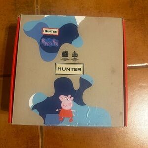 Hunter Peppa Pig Kids Box with Red and Blue Accents